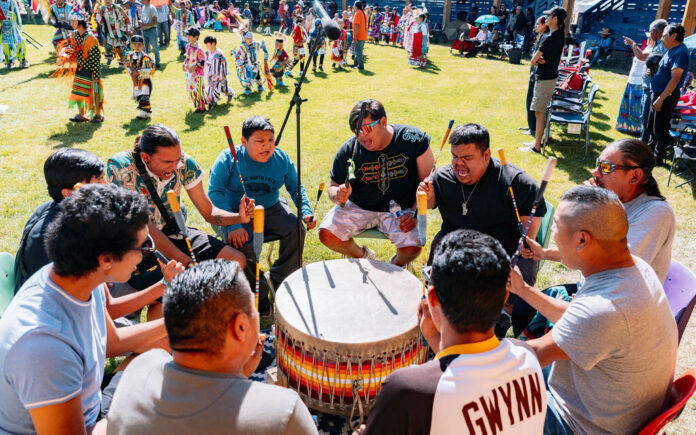 Die First Nations Voyageurs aus Kanada sind zu Besuch im Neanderthal-Museum. Foto: Museum/First Nations Voyageurs Die First Nations Voyageurs aus Kanada sind zu Besuch im Neanderthal-Museum. Foto: Museum/First Nations Voyageurs