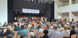 Schulleiter Uwe Florin hat die Fünftklässler des neuen Schuljahres begrüßt. Foto: privat