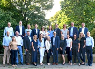 Die Volksbank-Jubilare auf einem Gruppenfoto. Foto: Volksbank/Bettina Osswald