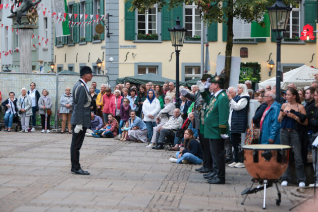 Meldet die Bereitschaft zum Musizieren. Oberst Peter Krümmel, Bild: Alexander Heinz