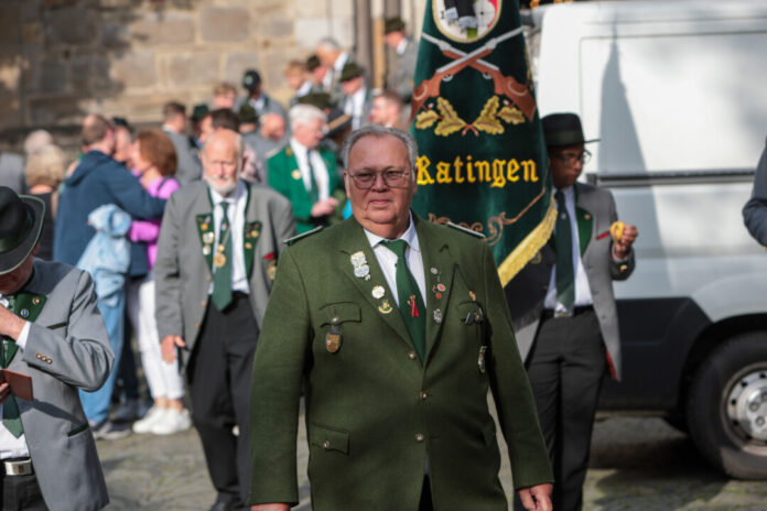 Zapfenstreich 25R-20 Tiefenbroicher Jong und Schütze 2, Heinz Hülshoff, Singender Wirt Ratingens, Bild: Alexander Heinz