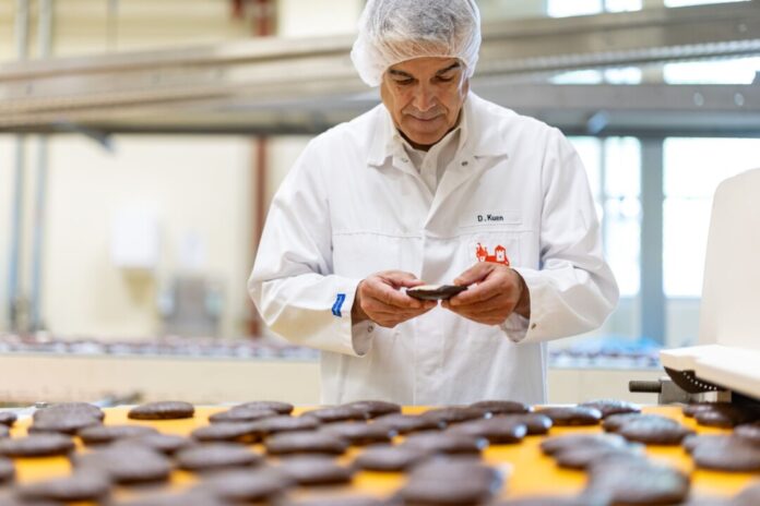 Lebkuchen-Produktion Schon bald kommen die ersten Lebkuchen, Stollen und Zimtsterne in den Handel.