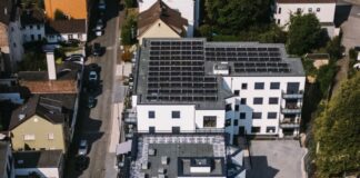 Im genossenschaftlichen Wohnprojekt „Alte Dorfstraße“ in Wuppertal-Sonnborn werden 70 Wohneinheiten mit Mieterstrom versorgt. Foto: Kintopp/WSW