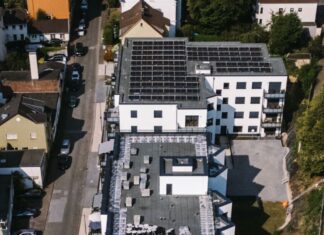 Im genossenschaftlichen Wohnprojekt „Alte Dorfstraße“ in Wuppertal-Sonnborn werden 70 Wohneinheiten mit Mieterstrom versorgt. Foto: Kintopp/WSW