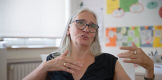 Ilka Werner, Superintendentin des Kirchenkreises Solingen, erklärt den Alltag von Notfallseelsorgern. 