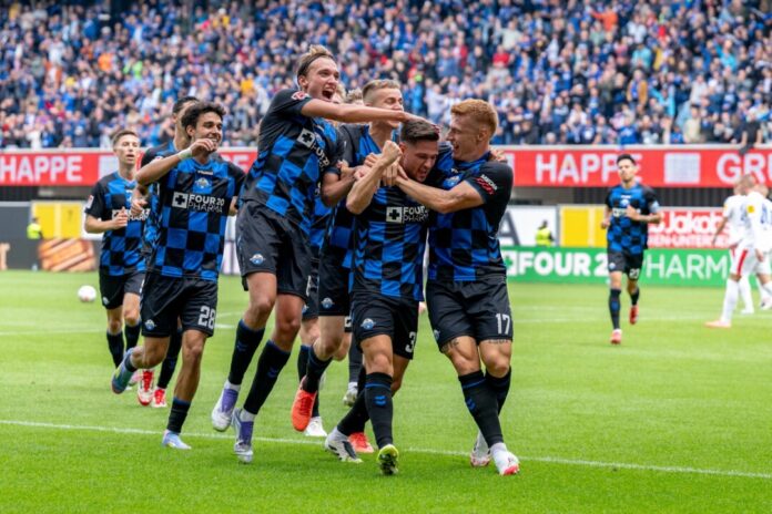 Paderborn jubelt über den ersten Treffer der neuen Saison. 