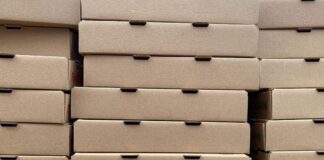Gestapelte Pizzakartons sind zu sehen. Foto: pixabay