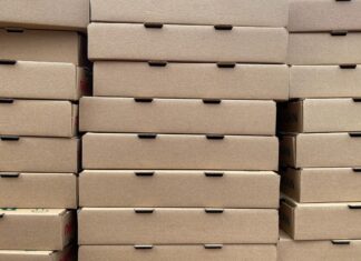 Gestapelte Pizzakartons sind zu sehen. Foto: pixabay