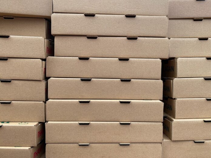 Gestapelte Pizzakartons sind zu sehen. Foto: pixabay