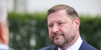 Solingens Oberbürgermeister Tim Kurzbach (SPD) ruft zum Besuch der Stadt auf.