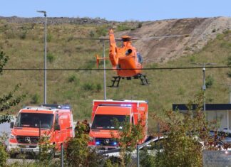 Der Mann wurde per Rettungshubschrauber in ein Krankenhaus gebracht.