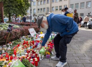 Die Tradition der mehrtägigen Volksfeste wird in Solingen knapp ein Jahr nach dem Anschlag fortgeführt werden. Philipp Müller ist wieder einer der Mitorganisatoren. (Archivbild)