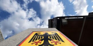 In welchen Fällen dürfen Smartphones oder Rechner mit Staatstrojanern ausgespäht werden? Darüber hat das höchste deutsche Gericht zu entscheiden. 