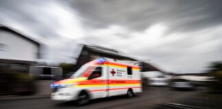 Ein Ladendieb kam mit Rettungswagen ins Krankenhaus. (Symbolbild)