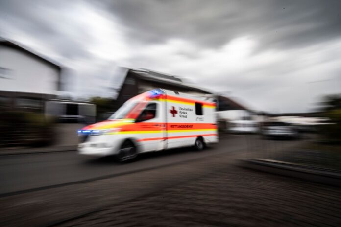 Ein Ladendieb kam mit Rettungswagen ins Krankenhaus. (Symbolbild)