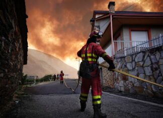 Während sich die Lage bei den Waldbränden in Spanien insgesamt leicht zu entspannen beginnt, wüten vor allem in Kastilien und León sowie in Galicien noch immer große Brände. (Archivbild)