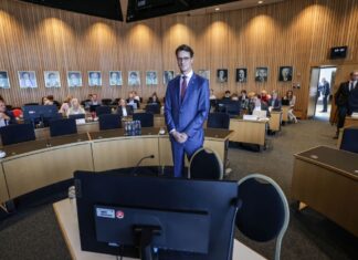 Der Untersuchungsausschuss zur Aufklärung des Desasters um die Rahmede-Talbrücke hat auch Nordrhein-Westfalens Ministerpräsidenten Hendrik Wüst (CDU) als Zeugen vernommen. (Archivbild)