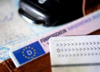 Weißes Pulver auf der Plastikkarte hat einem Autofahrer viel Ärger eingebrockt. (Symbolfoto) 