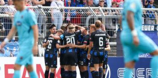 Paderborn jubelt über einen Treffer bei Viktoria Köln.