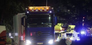 Aus Jülich wird Atommüll mit Schwertransportern in Richtung Ahaus transportiert. (Archivbild) 