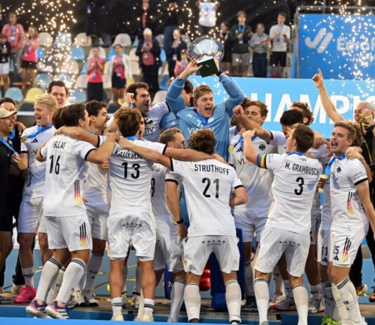 Das deutsche Hockey-Team feiert den insgesamt neunten EM-Titel.