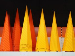 Die sogenannte Zuckertüte gehört für die angehenden Erstklässler traditionell zu den Höhepunkten ihrer Einschulung. (Symbolbild)