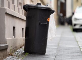 Für die Abfallentsorgung müssen viele Bürger tiefer in die Tasche greifen. (Symbolbild)