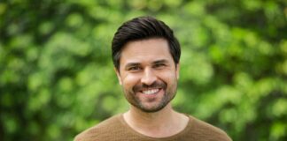 Schauspieler Miloš Vuković setzt auf klassisches Vanilleeis ohne Extras.