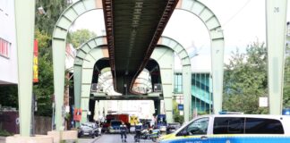 In Wuppertal ist es nach einer Bedrohungslage zu einem Polizeieinsatz gekommen.