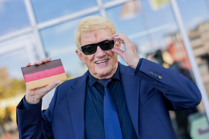 Heino unterstützt die Pläne zur Einführung einer neuen Wehrpflicht. 
