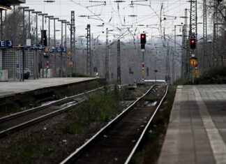 Die Bahn sperrt ab dem 5. September die Hauptstrecke im Ruhrgebiet. (Archivbild)