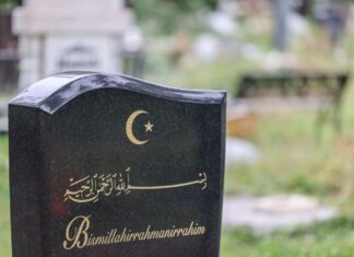 Mehr Muslime lassen sich in Deutschland bestatten - doch die Zahl der Überführungen ins Ausland nach dem Tod bleibt hoch. (Symbolbild)