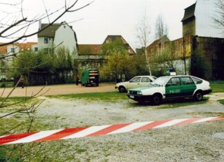 Kinder fanden die Leiche auf einem Spielplatz.