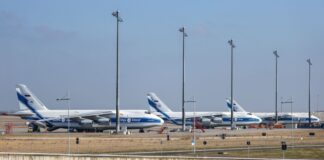 Bereits seit Februar 2022 stehen drei russische Frachtflugzeuge am Flughafen Leipzig/Halle. (Archivbild)