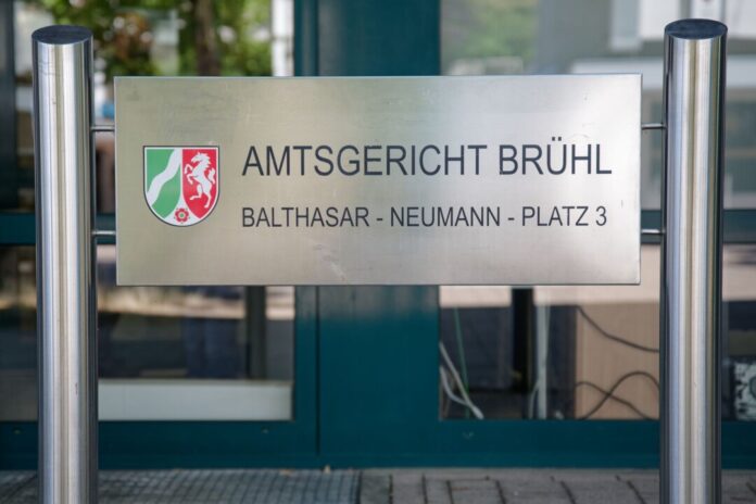 Anklageerhebung wegen tödlichen Unfalls auf der A555 Am Amtsgericht Brühl ist Anklage wegen eines tödlichen Verkehrsunfalls auf der A555 erhoben worden. (Archivbild)