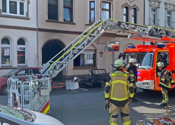 Die Polizei ermittelt in Solingen wegen Brandstiftung.