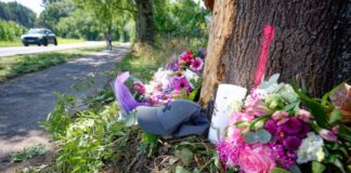 Bei dem Unfall zwischen Monheim und Düsseldorf sind zwei Jugendliche ums Leben gekommen.