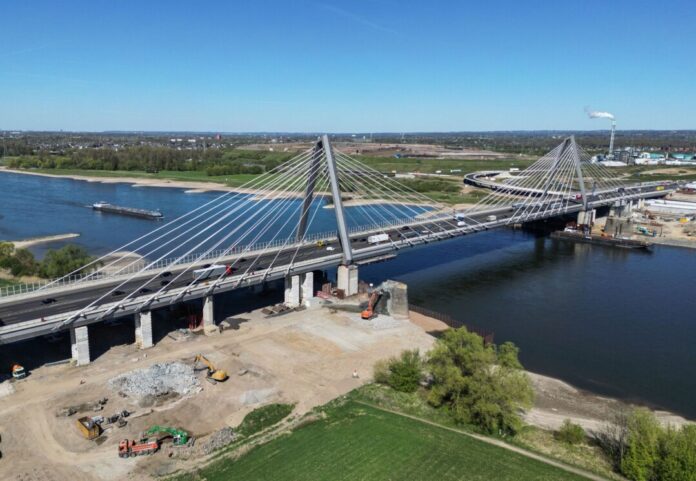 Auf der A1 geht es nun wieder ohne Umleitung direkt nach Leverkusen-Mitte. (Archivbild)