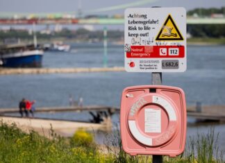 Der beim Baden im Rhein bei Köln verunglückte Mann ist tot in Voerde am Niederrhein entdeckt worden