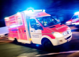 Rettungskräfte haben in Recklinghausen einen Mann mit einer Schussverletzung gefunden. (Archivbild)
