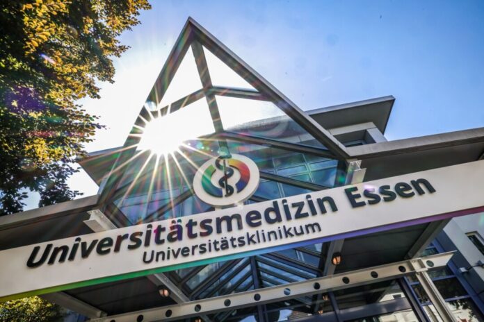 Die Polizei ermittelt gegen einen Krankenpfleger der Uniklinik Essen. Der Tatverdächtige sitzt seit dem 8. August wegen verschiedener Sexualdelikte in Untersuchungshaft. 