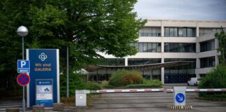Zuletzt waren noch 690 Menschen in der Galeria-Verwaltung in Essen beschäftigt. In dem Bürokomplex arbeiteten in Hochzeiten rund 3.000 Menschen - für Karstadt, eines der Vorgängerunternehmen von Galeria.