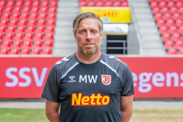 Michael Wimmer Regensburgs Michael Wimmer trifft im DFB-Pokal auf seinen Trainer-Kumpel Lukas Kwasniok vom 1. FC Köln.