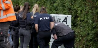 Die Spurensicherung ist im Einsatz nach einem zweiten Brandanschlag auf die Strecke Duisburg-Düsseldorf.
