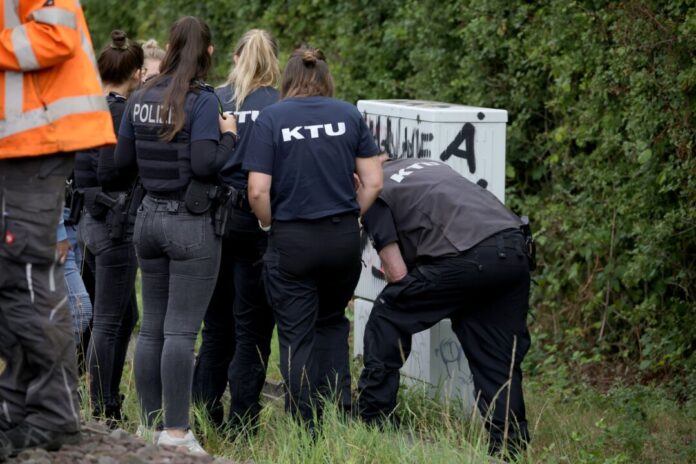 Weiterer Brandanschlag auf wichtige Bahnstrecke - Düsseldorf Die Spurensicherung ist im Einsatz nach einem zweiten Brandanschlag auf die Strecke Duisburg-Düsseldorf.