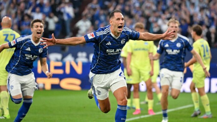 Starke Schalker bejubeln einen perfekten Saisonstart.