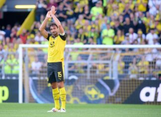 Hummels verabschiedet sich von den BVB-Fans. 