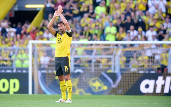 Hummels verabschiedet sich von den BVB-Fans. 