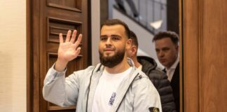 Nach einem milden Urteil im Strafprozess muss der Rapper nun noch in Ordnungshaft (Archivbild)