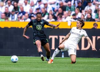 Ko Itakura (r) spielt in der kommenden Saison nicht mehr für Borussia Mönchengladbach.